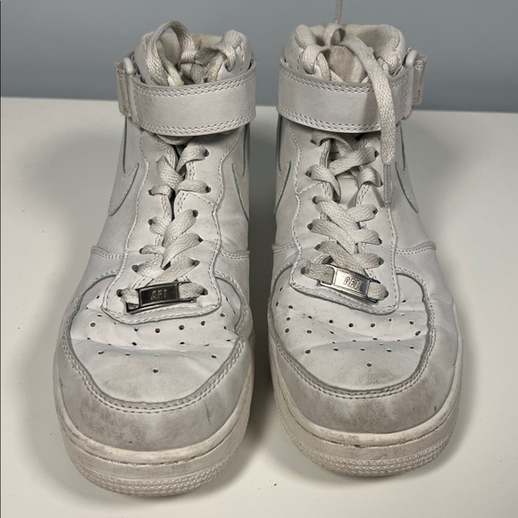 Nike Air Force Ones Women's Classic White Leather High-Tops Athletic Sneakers‎ 7 - Picture 2 of 8
